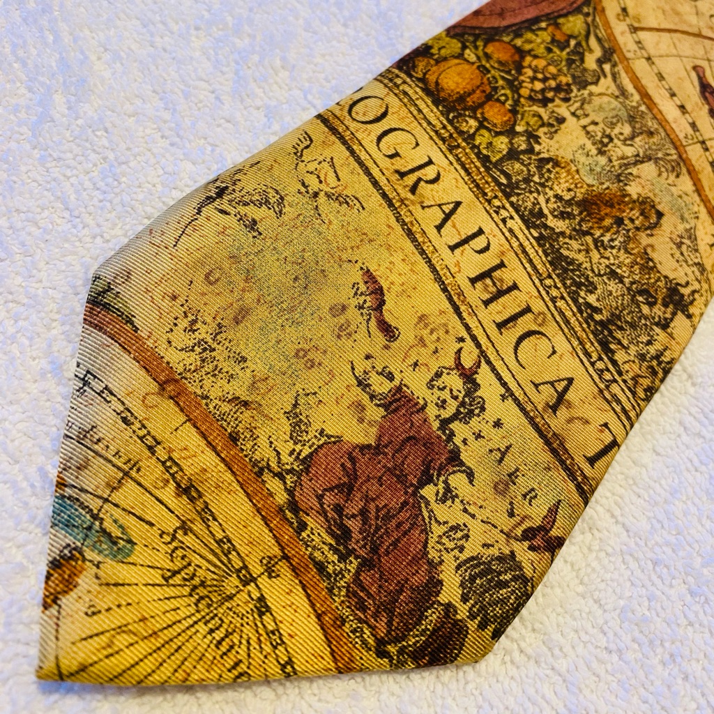 Brand New Trendy Old World Tie